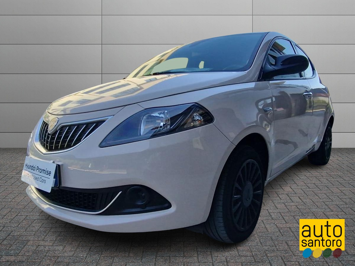 lancia-ypsilon-1-0-gold-1-2-3